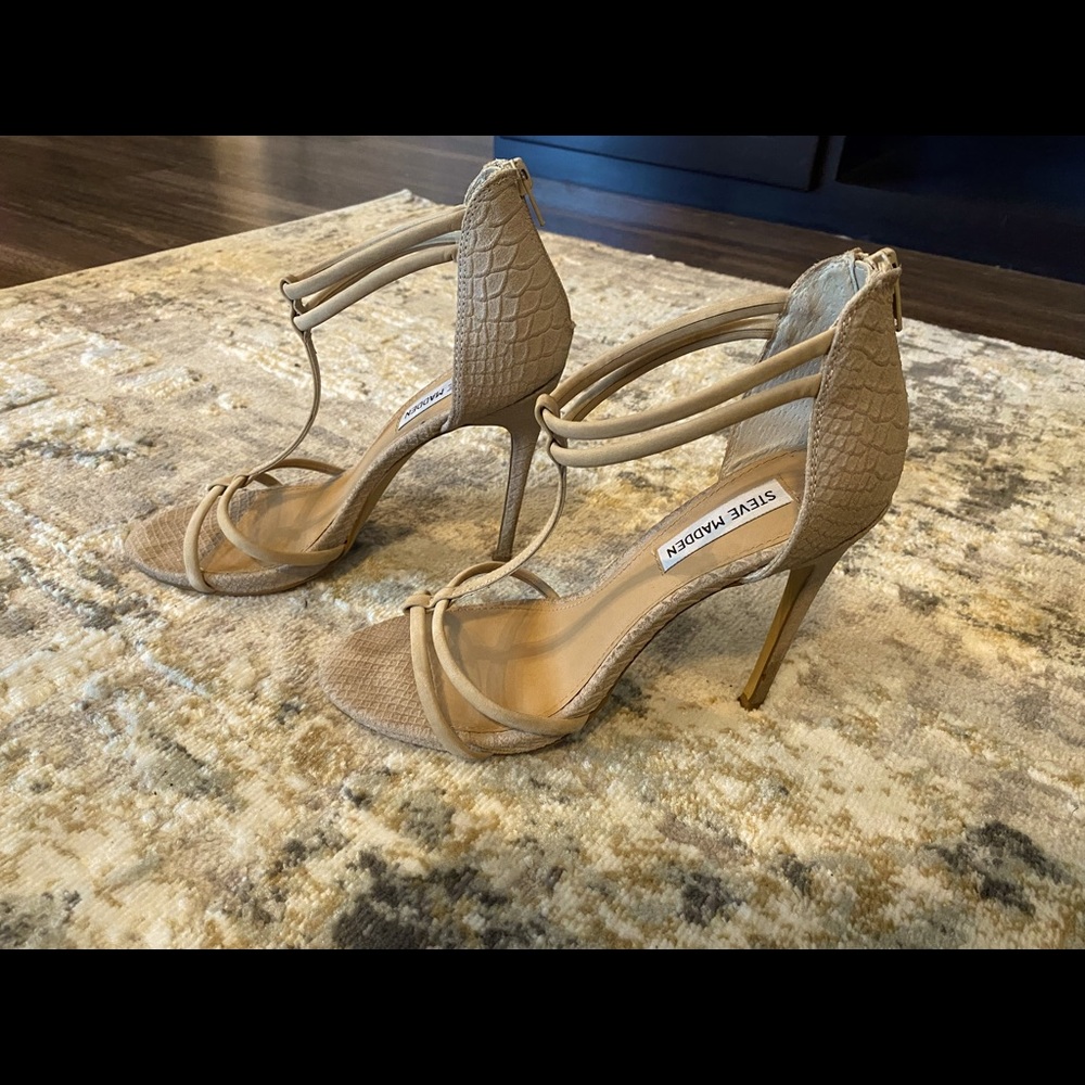 Steve Madden taupe dress sandals